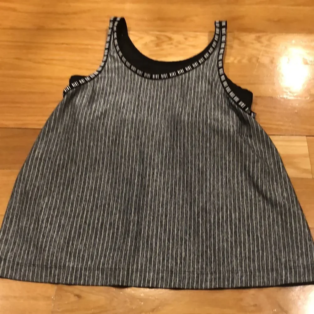 𝅺NIKE Dri-Fit built in bra tank top size medium.